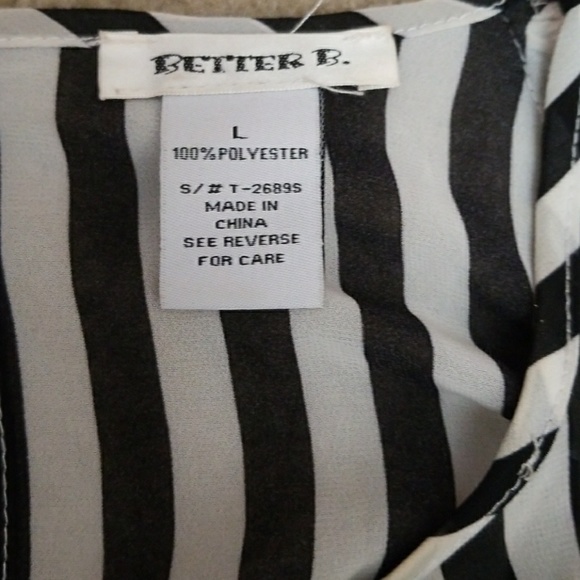 Cute blouse - Picture 3 of 3